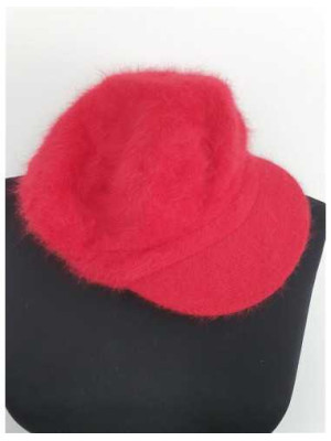 Sapca pufoasa dama culoare rosu