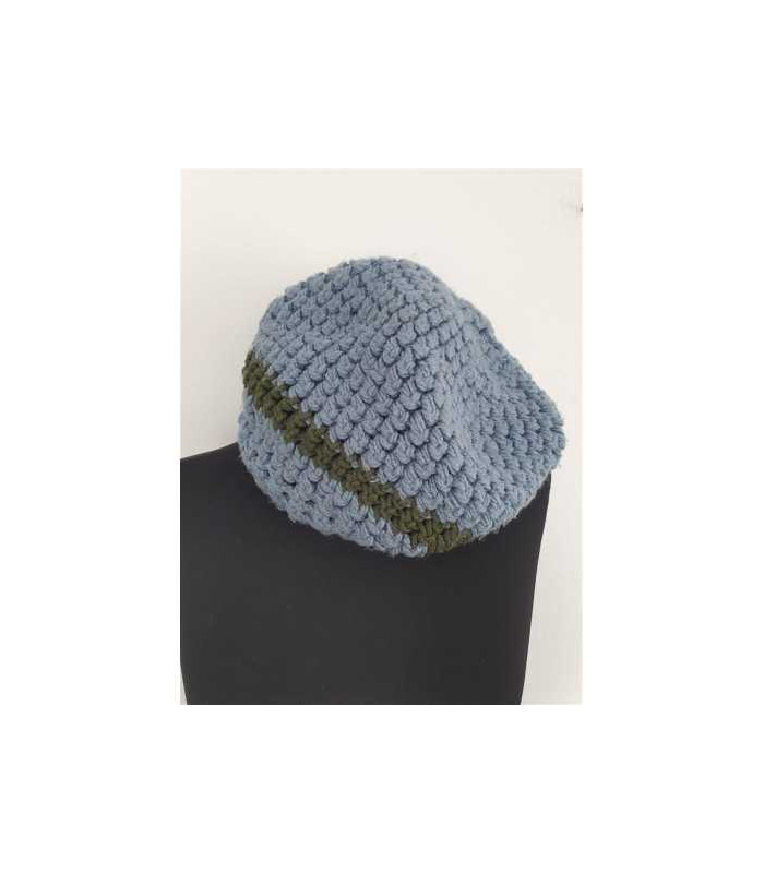 Caciula dama tricotata cu detaliu colorat