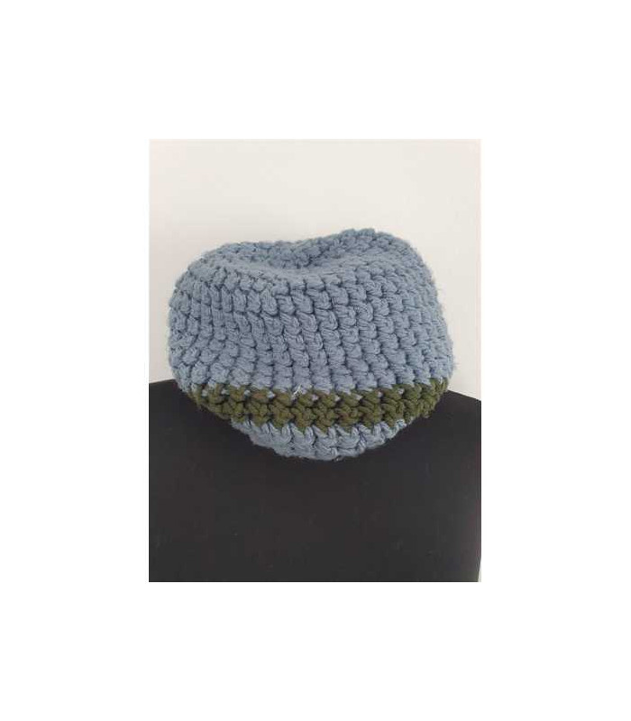 Caciula dama tricotata cu detaliu colorat