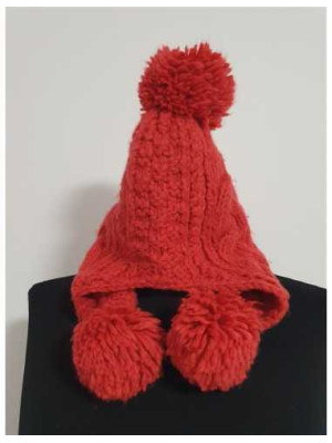 Caciula de iarna tricotata cu motocei si mot