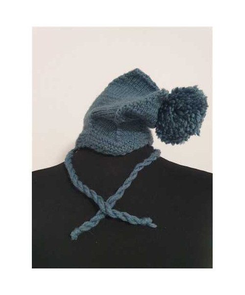 Caciula tricotata cu snur impletit