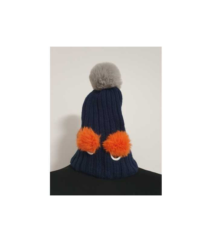 Caciula tricotata cu ciucure si ochi