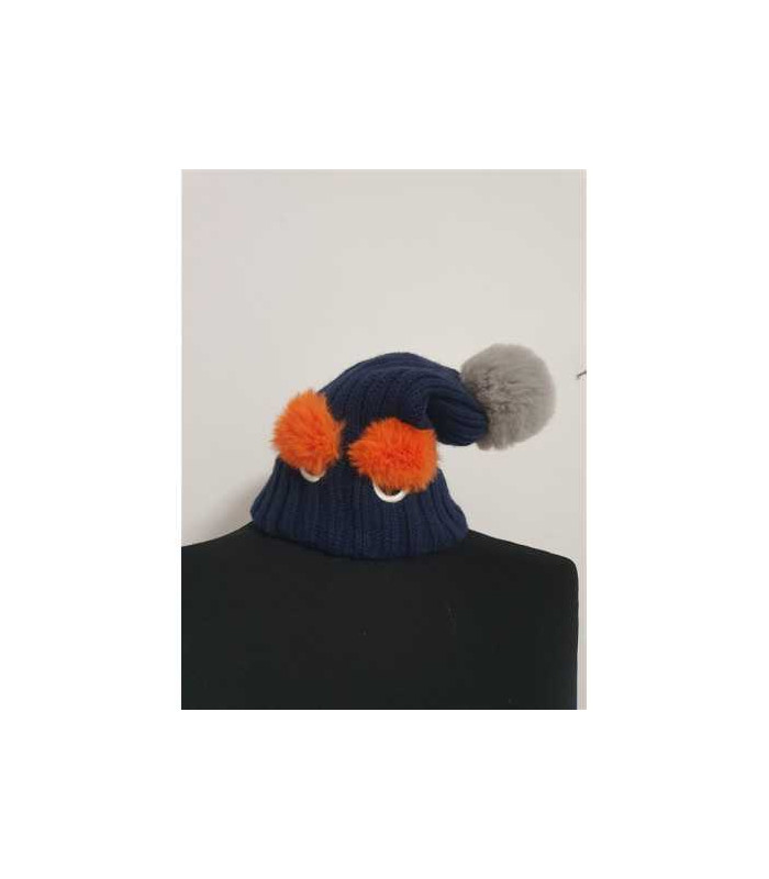 Caciula tricotata cu ciucure si ochi