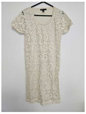 Rochie de dama cu aspect brodat in fata Mango