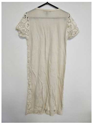 Rochie de dama cu aspect brodat in fata Mango 2