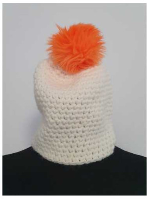 Caciulita crosetata cu ciucure pufos