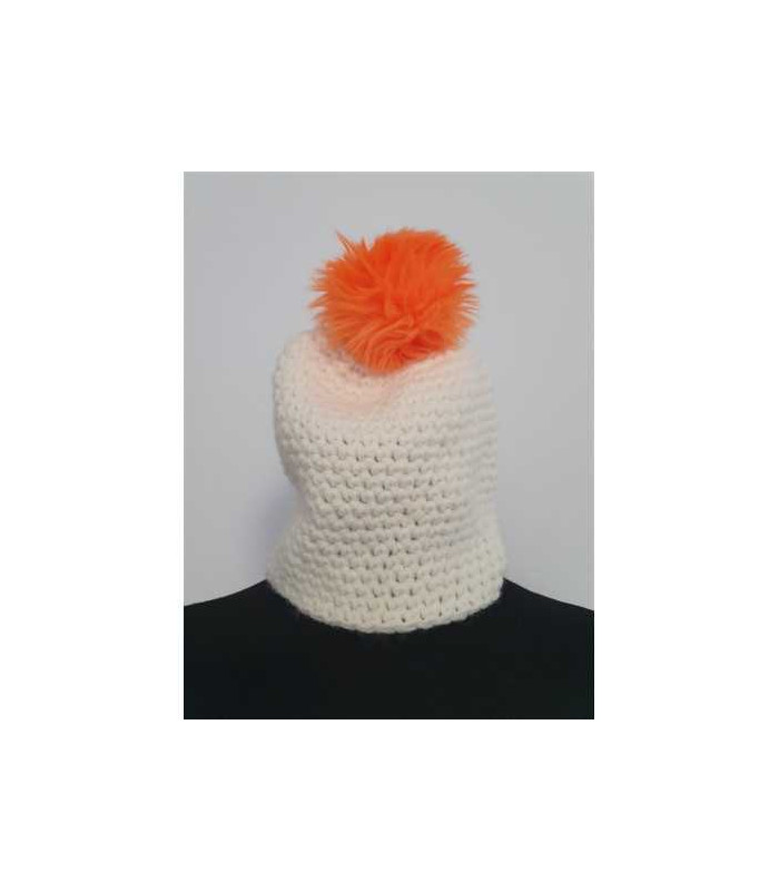 Caciulita crosetata cu ciucure pufos