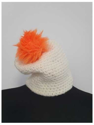 Caciulita crosetata cu ciucure pufos 2