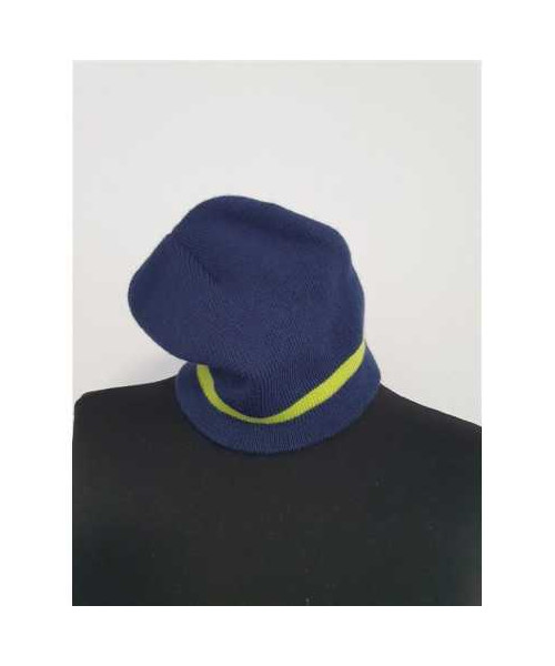 Caciulita tricotata cu dunga colorata