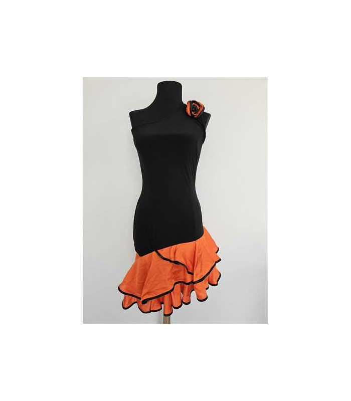 Rochie eleganta accesorizata cu trandafir pe umar