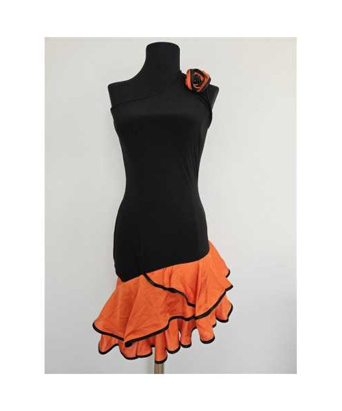 Rochie eleganta accesorizata cu trandafir pe umar