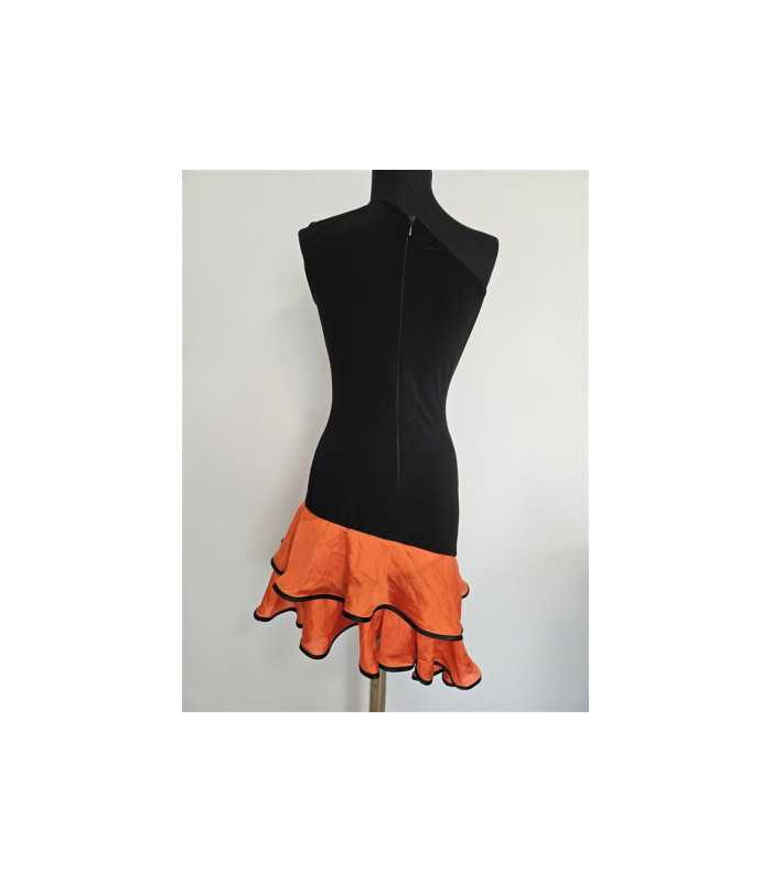 Rochie eleganta accesorizata cu trandafir pe umar