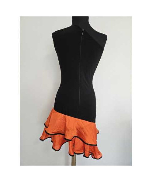 Rochie eleganta accesorizata cu trandafir pe umar