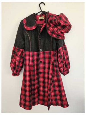 Palton elegant in carouri cu palarie pentru primavara