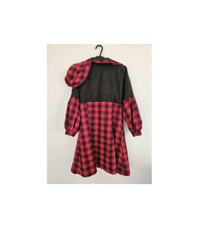 Palton elegant in carouri cu palarie pentru primavara