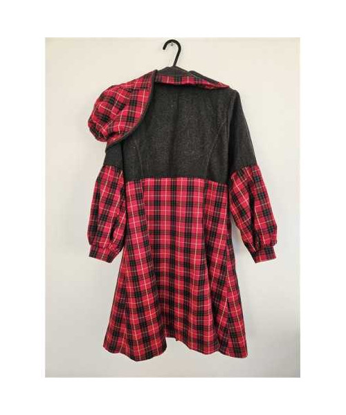 Palton elegant in carouri cu palarie pentru primavara