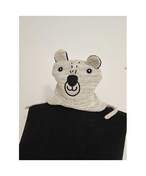 Caciulita tricotata cu snur model cap de urs