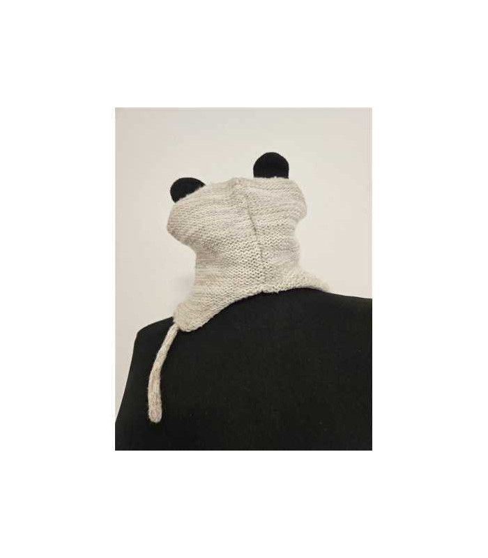 Caciulita tricotata cu snur model cap de urs