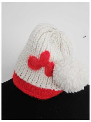 Caciula tricotata model cu ciucure