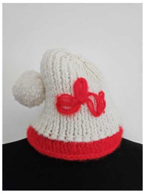 Caciula tricotata model cu ciucure 2