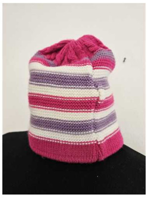 Caciula tricotata cu imprimeu Elsa si Anna 2