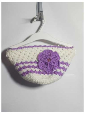 Fes crosetat pentru fetite cu floricica