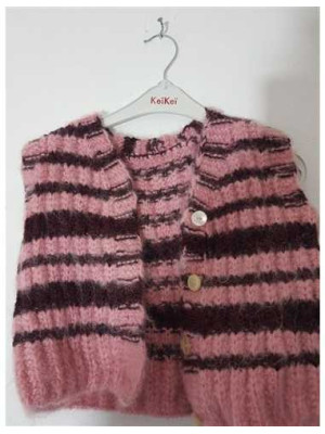 Vesta crosetata pentru fetite model cu dungi