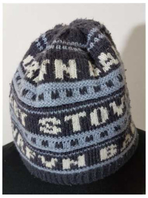 Caciula crosetata pentru copii cu model si scris 2