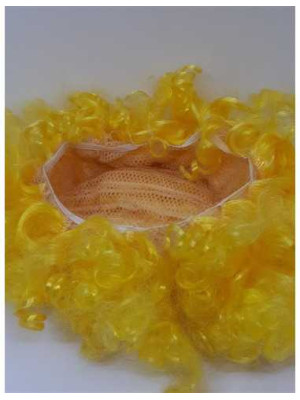 Peruca pentru carnaval culoare galben 2