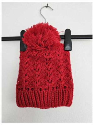 Caciula tricotata pentru copii model cu ciucure