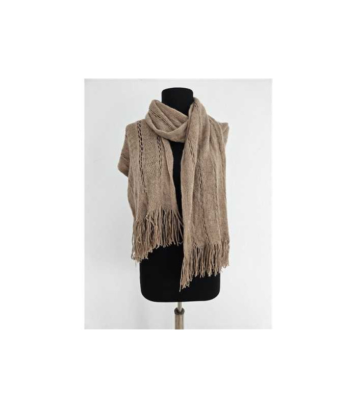 Fular dama tricotat model cu gaurele si franjuri