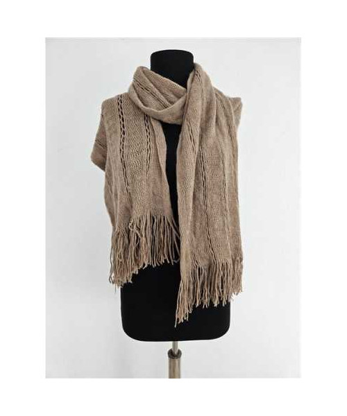 Fular dama tricotat model cu gaurele si franjuri