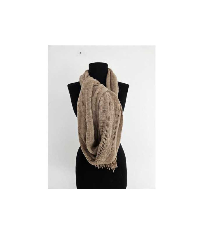 Fular dama tricotat model cu gaurele si franjuri