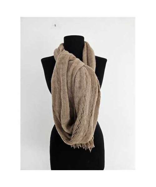 Fular dama tricotat model cu gaurele si franjuri