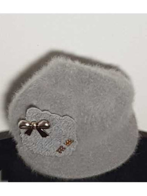 Caciula pentru primavara accesorizata cu fundita