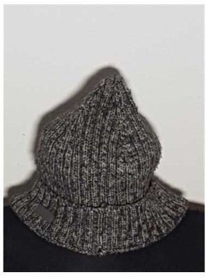 Caciula crosetata in doua culori Mayoral