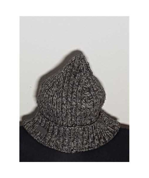 Caciula crosetata in doua culori Mayoral