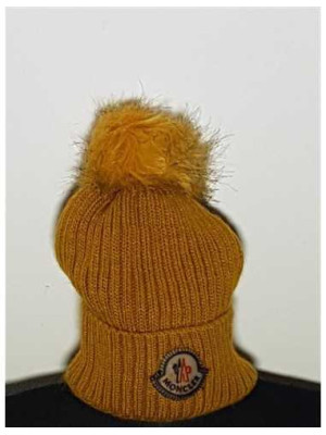 Caciulita de iarna cu ciucure pentru copii