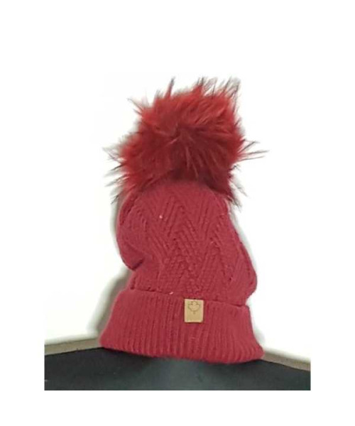 Caciula de iarna tricotata model cu ciucure pufos