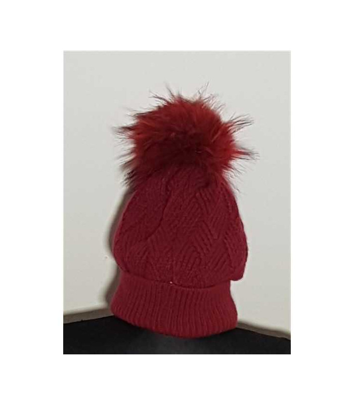 Caciula de iarna tricotata model cu ciucure pufos