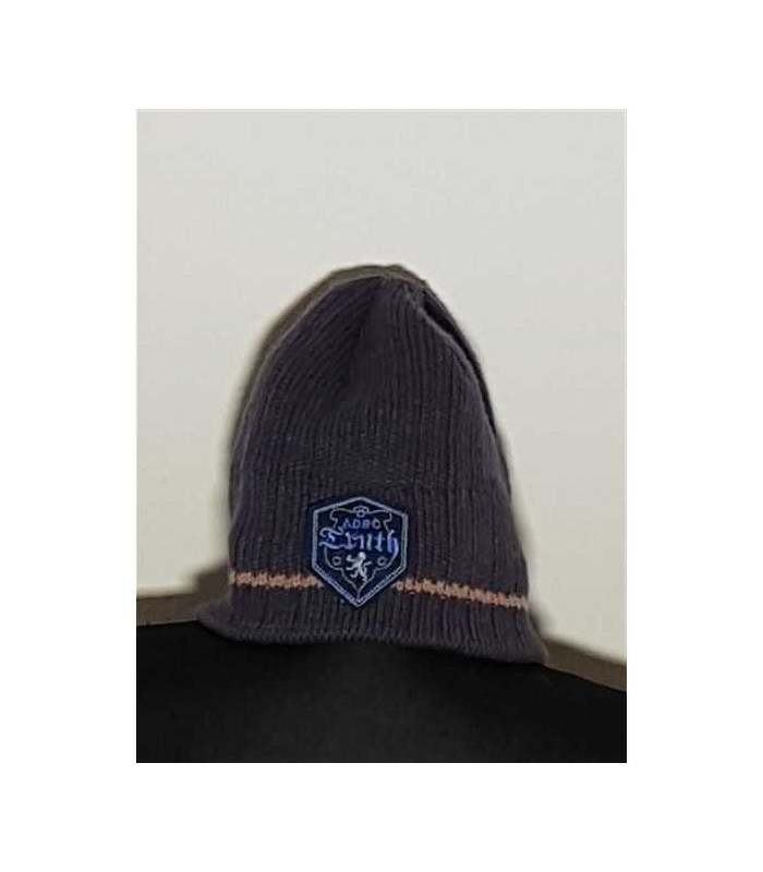 Fes tricotat pentru baieti model cu emblema