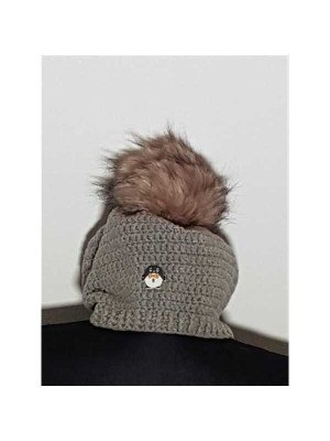 Caciula tricotata cu ciucure pufos