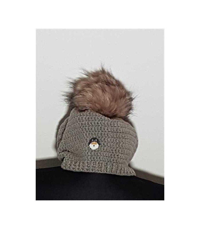 Caciula tricotata cu ciucure pufos