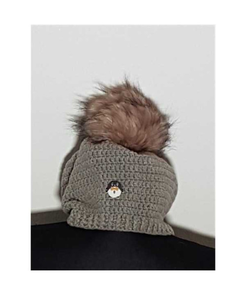 Caciula tricotata cu ciucure pufos