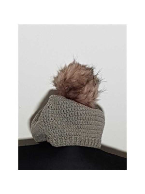 Caciula tricotata cu ciucure pufos 2