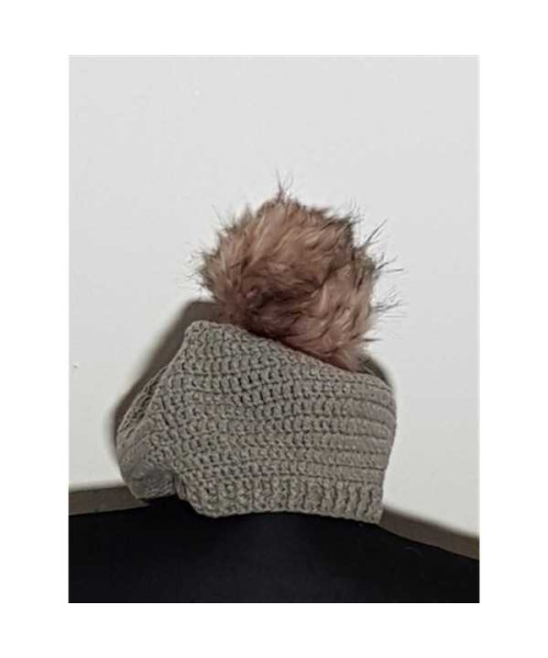 Caciula tricotata cu ciucure pufos