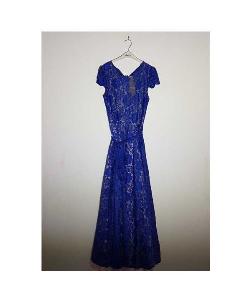 Rochie lunga de ocazie cu aspect dantelat si cordon in talie