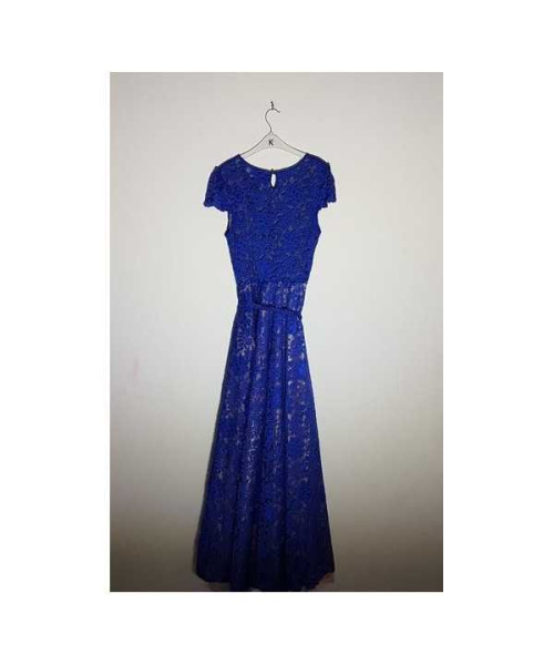 Rochie lunga de ocazie cu aspect dantelat si cordon in talie