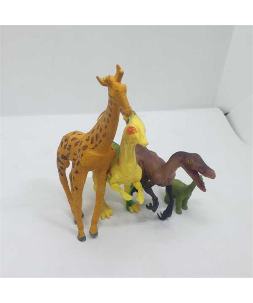 Set 4 figurine din plastic diverse modele