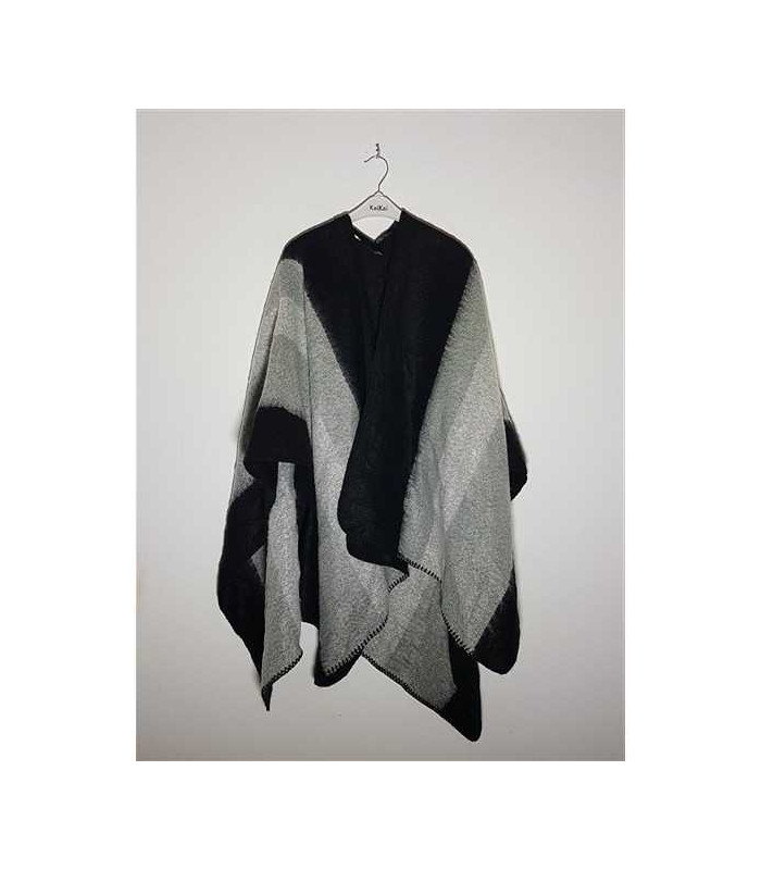 Poncho dama tricotat cu model in degrade